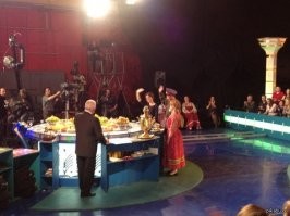 Чёт все передачи не наши, вот вам родное Поле чудес с другого ракурса