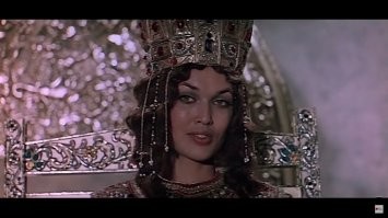 Есть Алфёрова из "Василия Буслаева", но нет Матлюбы Алимовой в роли императрицы Ирины из того же фильма, есть Царевна-лебедь из "Сказки о царе Салтане", а где царица - мать Гвидона - в исполнении Голубкиной оттуда же?... От себя добавлю: Снежная королева - Наталья Климова - "Снежная королева", 1966; Хозяйка Медной горы - Тамара Макарова - "Каменный цветок", 1946.