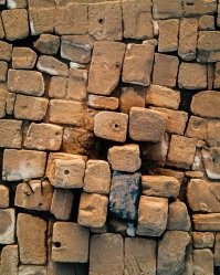 Так это и есть легендарная подгонка блоков что ножа не просунуть?