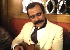 "Мохнатый шмель - на душистый хмель..."
Романтика.