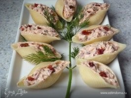 Правильнее было бы с ракушками. Они на вареники больше похожи.