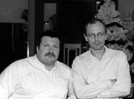 Ну-ка объясните гражданину, зачем Володька сбрил усы!!!