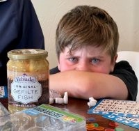 Во-первых это не фаршированная рыба а котлеты из карпа. Во-вторых я их даже люблю Втретих эту еду многие не переносят на дух.