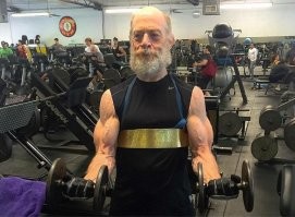 Да это же Дж. К. Симмонс под Дока косит.
Блин, вот у них разница в 23 года, а в фильме старик и пацан