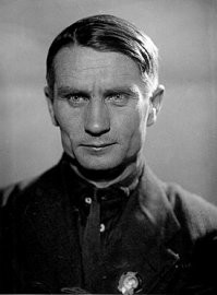 Забавно сколько собралось сталлинистов. 
А расстрел генетиков и "генетика продажная тетка империализма" это вам как?

Тупые, но упертые лидеры решили отдать вопрос питания граждан СССР на откуп идиоту Лысенко, который "закалял зерна морозом, как закалялась революция коммунистической партии" ссылаясь на абсолютно ненаучный бред о виталистической теории живого вещества. Продержался на должности до 1965го года обеспечив отставание Советсткой биологии и науки на несколько десятилей.

Зато ярый революционер, с огнем в глазу - прям излучает интеллект...