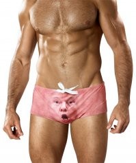 От комбинезона до плавок: как менялась мужская пляжная мода за 100 лет