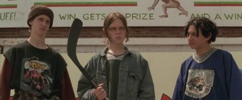 может, наоборот - дедок с ружжом и молоды с клюшками?