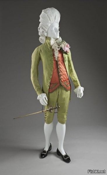Ну это вопрос спорный,
Мужской костюм 18 века: