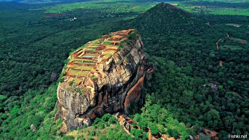 Сигирия - львиная скала или самая известная достопримечательность Шри-Ланки.