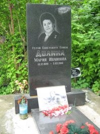 Бомбила немцев на горящем самолете. Подвиг Героя Советского Союза Марии Долиной