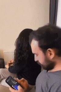 На 8 - точно ведьма.