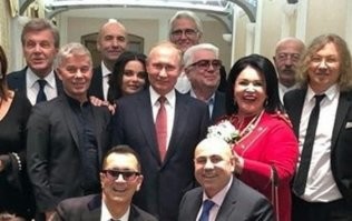 Власти США обвинили Стивена Сигала в пособничестве крипто-мошенникам