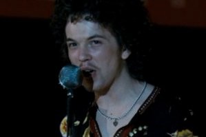 Сын Макаревича играл Макара в молодости в фильме "Дом солнца". Похож! ))))