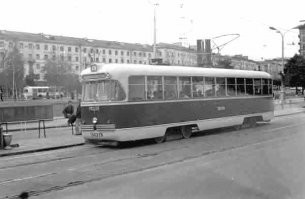 У каждого свои ассоциации
Я таких трамваев не застал. Ток такие помню. Они у нас до самых 90-х ходили.