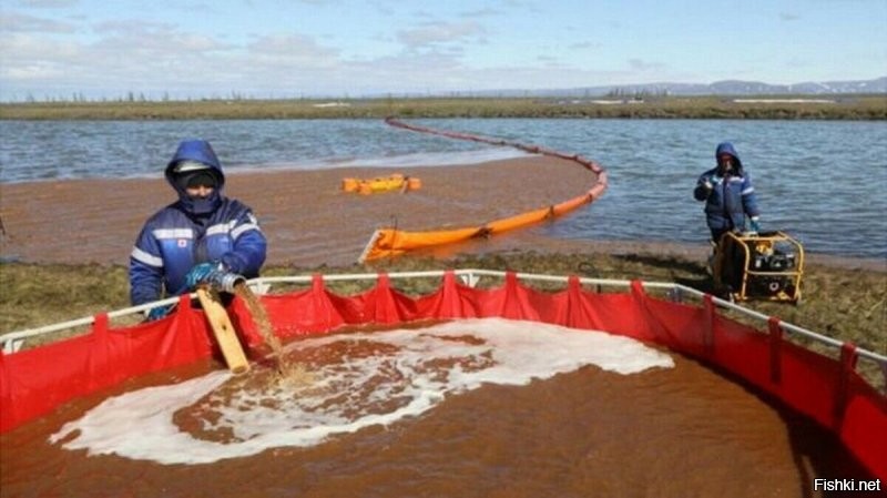 а у меня мелькнула мысль, что эта труба для удерживания нефтяного пятна...типа этого