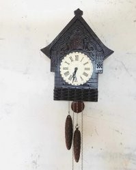 Хм, когда я был школьником, у нас дома были часы с этим самым... как его... гравитационным аккумулятором