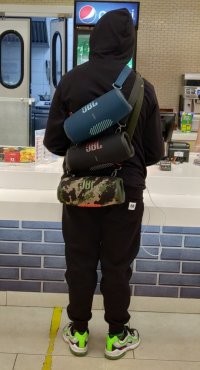 Когда же уже разрешат отстреливать этих оленей?