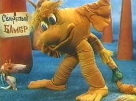 В подъезде  жилого дома в Москве обвалился потолок