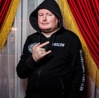 Похоже, ИИ пересмотрел "Дом-2", раз Мону Лизу в Должанского превратил...