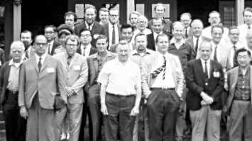 На следующий праздник зато придут все родственники мужеского пола.