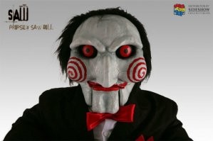 Ба, она хочет закосплеить куклу из пилы?