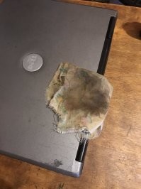 Не давно приехал на вызов к дедушке-инвалиду с одной ногой , ноутбук ремонтировать. Так же взял 1000р за чистку от пыли, замену термопасты и переустановку виндовс с полным комплектом драйверов + настройка мфу и тд). Не люблю с пожилых брать деньги, но его жена настояла. Плюс посмотрел еще 2 ноутбука, которые "пометили" его коты. Без вариантов ремонтировать, моча попала внутрь на мат.плату, окисление сильнейшее, да и ноуты уже древние. На фото попытка отмыть кошачью мочу с корпуса ноутбука, чтобы хоть как то открыть его)) Запах конечно был неописуемый!