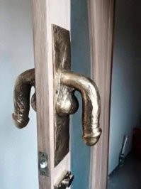 Дайте пять: дверные ручки курильщика