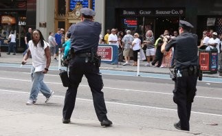 Добряки эти японцы))
Их американские коллеги работают проще)