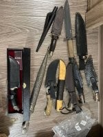 Какой-то вброс! Хоть я и очень ненавижу любых представителей мусорского состава, но...
"Огнестрельное оружие, которое хранилось вне специального сейфа"
На картинке охолощенка!


"Золотые часы и многочисленные драгоценности"
Это не часы, а говно из перехода по 10р за кило.


"Коллекция ножей"
Вот тут ваще в осадок выпал... Просто коллекция... дома... даже не номерные.


Аффтар пипец мудак!
Нагнетаешь - так нагнетай с умом!