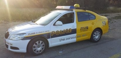 Сбоку написано, что пьяная поездка будет стоить 25,000 шекелей (7,800$) а на капоте раскрывается, из чего состоит сумма (штраф, гонорар адвоката, эвакуация и хранение транспорта....)
Ну, и собственно выбирай, на какой машине поедешь.