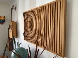 Это не картина на стену, а рассеиватель звуковых волн. Гитары слева, как бы, намекают...