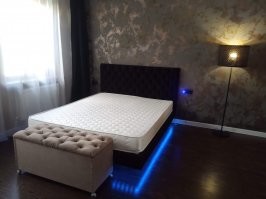 парящая кровать (полностью дерево), пуфик (мебельные щиты). Ручная циркулярная пила+шуруповерт (на каркас)