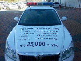 так лучше видно что написано на капоте