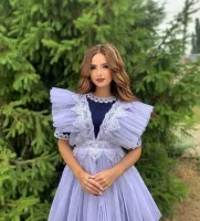 Барби сбежала из магазина и пошла в школу?)))