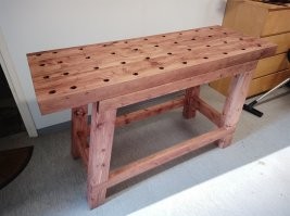 Столярный верстак ручным инструментом из бросового материала: ель, сосна. Сейчас занимаюсь тисками и прочей оснасткой.