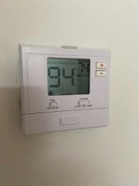 Это проблема с четырёхходовым клапаном скорее всего. Сталкивался с таким. Залипает, сволочь, и дует только на тепло.