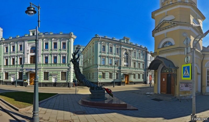 Если будете гулять по Москве, зайдите на Солянку к этому памятнику...Просто положите цветы или бутылочку воды, которой им так не хватало...
