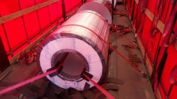 Приятель работает по Европе, присылал фото как крепят груз. Если полиция поймает с незакрепленным или плохо закрепленным грузом, то отимеют жестко.