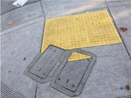 Ну такое себе...
Здесь явно видно, что люки просто поменяли местами ради фото. 
Лампочки и у меня бывают разные. Сгорела лампа, вкрутил какая есть. Я что через полгорода в 7 вечера поеду в Леруа, чтобы у меня лампочки одинаковые были? Да что за бред? Куплю при возможности и лень тут вообще не при чём. 
Половина вообще разпи$дяйство а не лень.