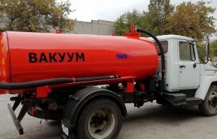 А на станции к нему подъезжает вот эта машина