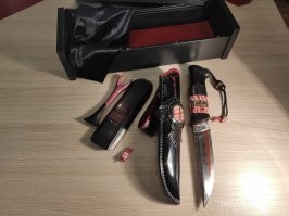 Клинок не мой. А все остальное сам, без станков.