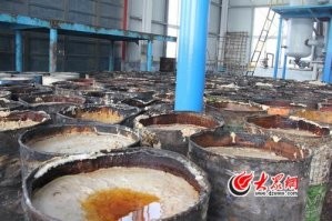 вы что такое говорите, сминать! там половина тары пойдет на пр-во контрафакта))) в китае добрая треть мелких чифанек работает на 地沟油 - масле, нелегально добытом из канализации