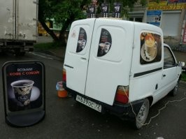 Ну охренеть теперь, Джимни превратили в кофейню. Хоть в Хаммер смогли запихнуть и этим хвастаются, и на том спасибо!
Вот, кофейня из Оки