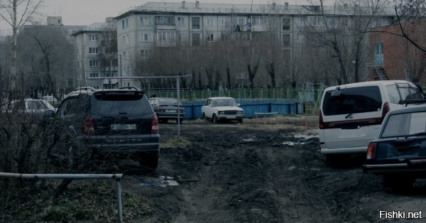 "Нет,если сами ничего не могут (а как выясняется нихера они сами не могут) то пусть живут в говне."

Надо ещё выяснить кто живёт в говне. 

Эвакуированные в Омск афганцы попросили отправить их обратно в Кабул.

Афганские беженцы, эвакуированные рейсом Министерства обороны России в Омск, уже после двух дней пребывания в городе попросили вернуть их обратно в Кабул. Всего было привезено 83 человека, участвовавших в антитеррористической деятельности, из них 79 имеют паспорта Афганистана, четверо записаны как лица без гражданства.

По словам одного из спасённых по имени Халик, он лучше попробует наладить жизнь при исламистах, чем будет жить так, как живут омичи.

“Лучше я буду как-то привыкать жить при новой власти в Афганистане, чем останусь здесь”, – говорит он. – “Я понимаю, что на Россию нападали немецко-фашистские захватчики и Омск с трудом восстанавливается после их нашествия, но я человек и имею уважение к себе, я не хочу так жить”

Другой афганец, представившийся Шарифом, рассказал местному изданию “Город55”, что в его стране сильно пострадавшие города обычно сносят и строят заново неподалёку. Он удивился, почему с Омском не сделают то же самое.

“Моя семья благодарна России, но мы призываем уважать наше право на выбор и просим помочь нам вернуться обратно. Возможно, я не совсем понимаю русскую культуру, но при талибах ворам по крайней мере отрубают руки, а в этом городе они эмиры. Я не могу этого понять”, – признался беженец.

Власти пока никак не отреагировали на просьбу афганцев. По словам самых радикально настроенных беженцев, они готовы объявить голодовку, если их не эвакуируют из Омска обратно в Кабул.

Благодетели мля!!! РЖУ НЕ МОГУ!!!