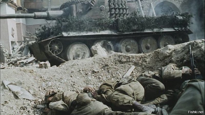 В "Спасти рядового Райана" танк "Тигр" сделан из Т-34. 
Неплохо сделан, не так топорно, как лепили немецкие танки на Мосфильме, но всё равно - это не "Тигр".