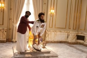 Фильм "Диктатор", саши барона коэна (борат, брюно, али джи), 2012 год. Я прям тащюсь с этого дибилизма.