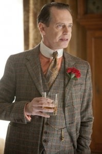 Нравится образ Еноха "Наки" Томсона из "Подпольной Империи"
ни одного актера в костюме без булавки для галстука