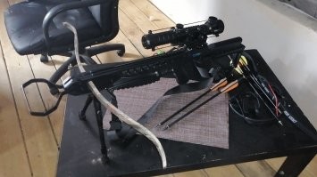 Из-за таких отморозков так запретят эти арбалеты, девайсы сейчас очень популярны ибо не требуют регистрации, а в оружие превращаются путем простой замены плеча на боевое и смены наконечников на стрелах - старый выкрутил, новый вкрутил... С другой стороны никто не умер, было бы ружье - было бы все гораздо печальнее.