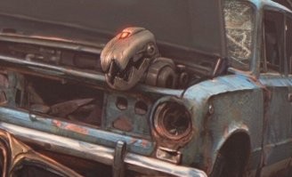 Вот этот робот тоже из какого-то фильма. Вспомнить не могу.