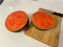 Это сорт такой. Вон в Магните лежат - бери не хочу.